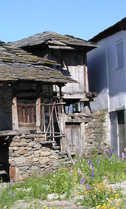 Primera fachada del horreo de Saturno